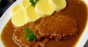 Traditional Old-Czech Pub Classic: Juicy Pork Slices with Mustard and Rich Dark Onion Sauce Forget boring quick-fry dishes—traditional Czech pork slices with mustard and rich dark onion sauce