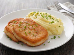 Francúzske rezne v cestíčku: Recept s vôňou cibule a zemiakovou kašou Francúzske rezne v cestíčku – šťavnatý recept s vôňou cibule a zemiakovou kašou