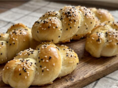 Homemade Rolls: Fluffy Pastry with a Soft Center and Crispy Golden Crust Homemade rolls – easy recipe for fluffy pastry