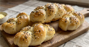 Homemade Rolls: Fluffy Pastry with a Soft Center and Crispy Golden Crust Homemade rolls – easy recipe for fluffy pastry