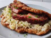 Kaplická cmunda with Smoked Pork: Crispy Potato Pancakes with Sweet and Sour Sauerkraut Honest Kaplická cmunda with smoked meat and sweet-and-sour sauerkraut