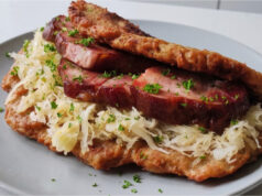 Kaplická cmunda with Smoked Pork: Crispy Potato Pancakes with Sweet and Sour Sauerkraut Honest Kaplická cmunda with smoked meat and sweet-and-sour sauerkraut