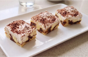 Cake with Vanilla Pudding: Moist Two-Tone Batter with Sour Cream Irresistible dream cake filled with vanilla pudding and a layer of sour cream