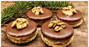 The Best Ischler Cookies with Delicate Nut Pastry, Cream, and Apricot Jam Ischler cookies with currant jam and chocolate – festive Christmas cookies