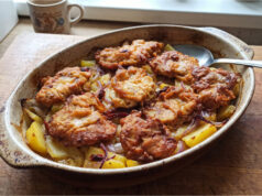 Juicy Pork Neck in Batter on Potatoes: Hearty One-Pan Meal Juicy pork neck in batter baked on potatoes