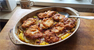 Juicy Pork Neck in Batter on Potatoes: Hearty One-Pan Meal Juicy pork neck in batter baked on potatoes
