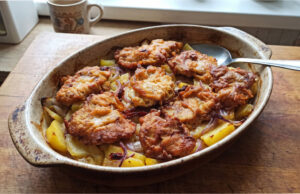 Juicy Pork Neck in Batter on Potatoes: Hearty One-Pan Meal Juicy pork neck in batter baked on potatoes