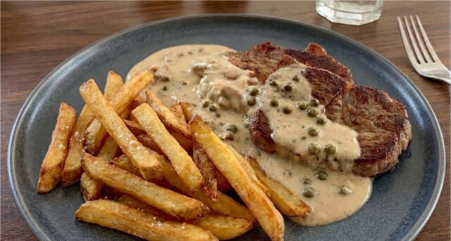juicy-pork-neck-steak-with-green-pepper-sauce-and-homemade-fries-732 Juicy pork neck steak with green pepper sauce and homemade fries