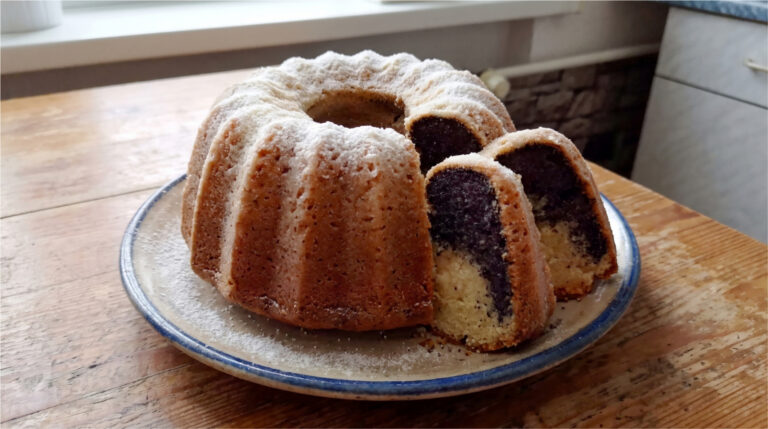 Kefir Bundt Cake with Poppy Seeds: Simple Moist Cake with a Delicate Cinnamon Layer