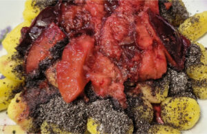 Lightning-Fast Potato Gnocchi with Butter, Poppy Seeds, and Stewed Plums: A Sweet Treat to Delight Lightning-fast potato gnocchi with butter, poppy seeds and stewed plums - sweet quick treat