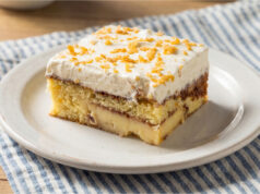 Macocha Slices with Vanilla Pudding: Moist Dessert with Delicate Mascarpone Cream Macocha slices with vanilla pudding and mascarpone cream