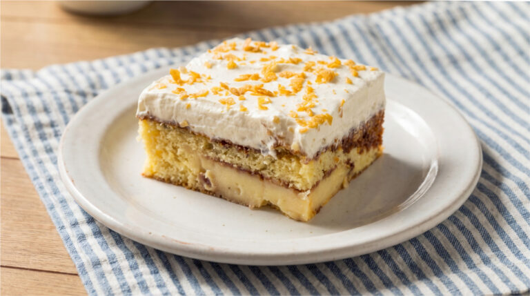 Macocha Slices with Vanilla Pudding: Moist Dessert with Delicate Mascarpone Cream