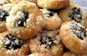 Mayonnaise Koláčky: Soft Yeast Dough That Doesn’t Need Flour Dusting Mayonnaise koláčky: Soft yeast dough that doesn't need flour dusting