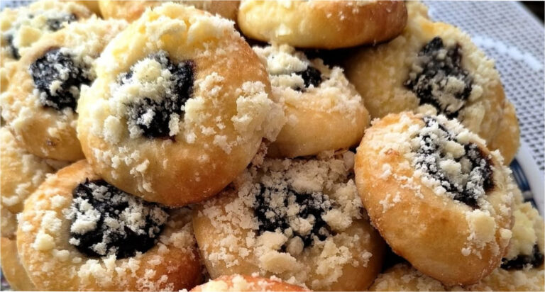 Mayonnaise Koláčky: Soft Yeast Dough That Doesn’t Need Flour Dusting