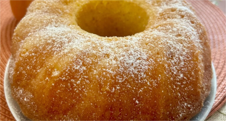 Moist Grandma’s Curd Bundt Cake: Fluffy Classic with Lemon and Vanilla Aroma