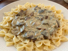 Mushrooms in Sour Cream Sauce: Delicate White Mushroom Sauce with Pasta or Dumplings Mushrooms in sour cream sauce served with dumplings and pasta