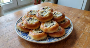 Homemade Oil Pastries with Quark and Plum Jam: Sweet Treats Without Waiting for Rising Homemade oil pastries with quark and plum jam on a tray
