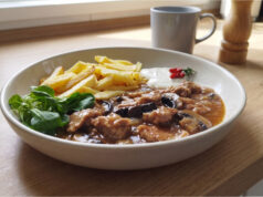 Pork Neck with Mushrooms: Juicy Meat in a Rich Sauce with Crispy Fries Juicy pork neck with mushrooms and crispy fries