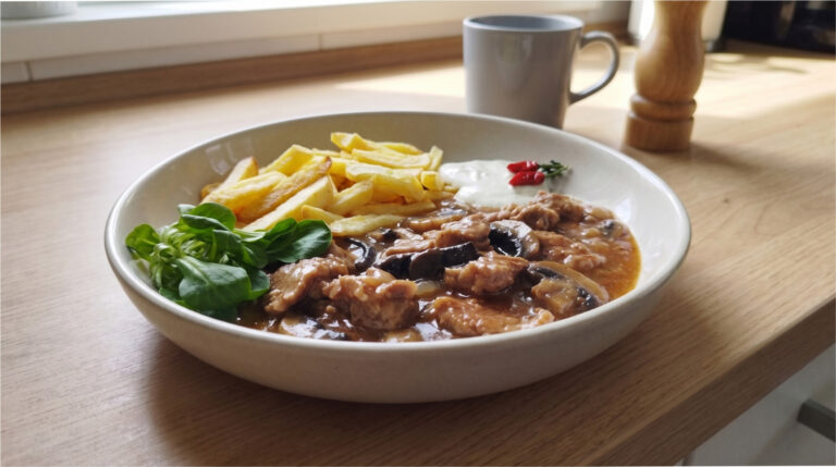 Pork Neck with Mushrooms: Juicy Meat in a Rich Sauce with Crispy Fries