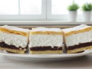 Povidloň disappears from the tray in a flash: The combination of plum jam, creamy quark and choux pastry is unbeatable Povidloň: luxurious choux pastry slices with quark and plum jam