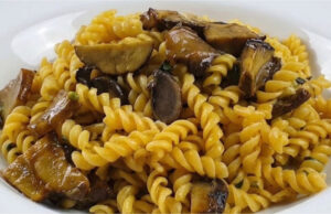 Quick Pasta with Wild Mushrooms: Creamy One-Pan Dish Quick pasta with wild mushrooms served in a creamy sauce