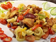 Lightning-Fast One-Pan Lunch: Healthy Pasta with Chicken, Crunchy Colorful Vegetables, and Soy Sauce Quick pasta with chicken and vegetables – healthy one-pan lunch ready in 15 minutes