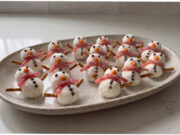 Raffaello Balls as Snowmen: No-Bake Christmas Sweets with Simple Decoration Raffaello snowmen balls on a Christmas tray