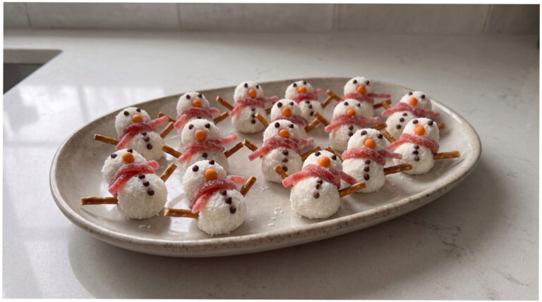 Raffaello Balls as Snowmen: No-Bake Christmas Sweets with Simple Decoration
