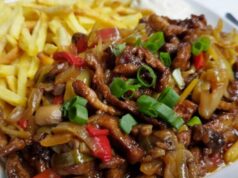 Pork Strips in One Pan: Juicy Meat with Vegetables, Mushrooms, and Crispy Fries Recipe for Chinese-style pork stir-fry with vegetables and fries