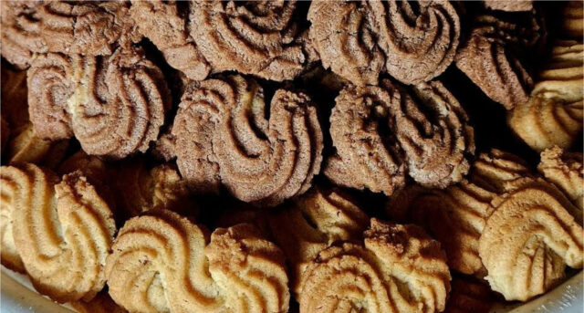 retro-esicka-cookies-fragrant-cinnamon-pastries-easily-shaped-piping-bag Retro Esíčka cookies: fragrant cinnamon pastries easily shaped with a piping bag