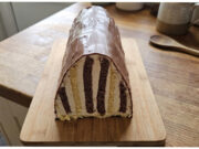 Baked Retro Dessert Roof: Impressive Layered Treat with Butter Cream and Chocolate Retro roof dessert with chocolate glaze and butter cream