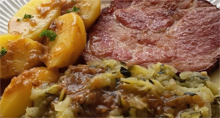 Roasted Smoked Pork Neck with Zucchini Cabbage: A Hearty Sunday Lunch