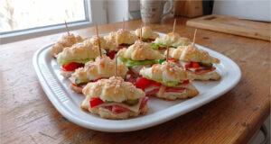 Savory Mini Puff Pastry Croissants: Quick Party Bites with Your Favorite Filling Variety of savory mini puff pastry croissants with different fillings on a serving tray
