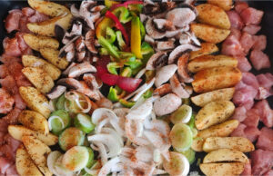 Sheet Pan Chaos: Meat, Potatoes, and Colorful Vegetables in a Simple Dinner Sheet pan chaos — roasted meat with vegetables by Dana Švédová