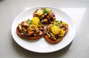 Spicy Mushroom Mixture for Toast: Quick Dinner with Chili, Garlic and Parsley Spicy mushroom mixture on toast with chili and parsley