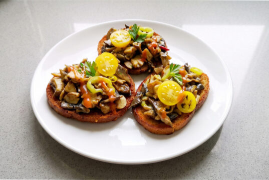 Spicy Mushroom Mixture for Toast: Quick Dinner with Chili, Garlic and Parsley Spicy mushroom mixture on toast with chili and parsley