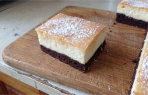 Three-Color Cake with Quark: Moist Layers and Delicate Filling on One Tray Three-color cake with quark, sliced on a tray