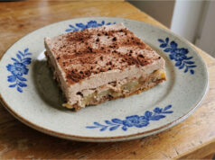 Upside-Down Apple Cake with Pudding Cream: Moist Dessert with Cocoa Marbling Upside-down apple cake with cocoa marbling and pudding cream