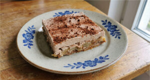 Upside-Down Apple Cake with Pudding Cream: Moist Dessert with Cocoa Marbling Upside-down apple cake with cocoa marbling and pudding cream