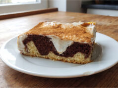Cake with Pudding and Sour Cream: Moist Dessert with a Cinnamon Layer Layered cake with pudding and sour cream on a tray