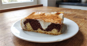 Cake with Pudding and Sour Cream: Moist Dessert with a Cinnamon Layer Layered cake with pudding and sour cream on a tray