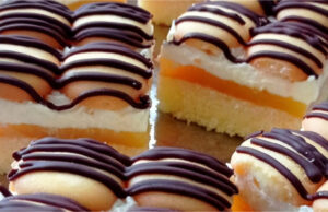 Viennese Dessert with Mascarpone: Refreshing Orange Layers and Chocolate Glaze Viennese dessert with delicious mascarpone cream – a treat to impress everyone