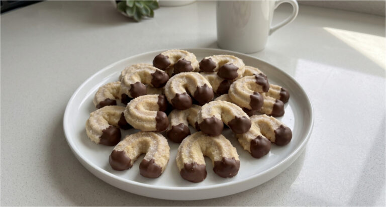 Almond Pudding Crescents: Delicate Christmas Cookies That Melt in Your Mouth