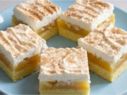 Apple Slices with Curd Whipped Cream: Moist and Refreshing Sheet Cake Dessert Apple slices with curd whipped cream – moist and refreshing sheet cake dessert