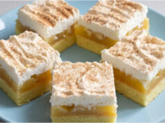 Apple Slices with Curd Whipped Cream: Moist and Refreshing Sheet Cake Dessert Apple slices with curd whipped cream – moist and refreshing sheet cake dessert