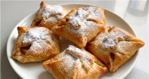 Apples in Puff Pastry: Crispy Bundles with Jam and Nuts Apples in puff pastry with jam and nuts