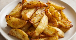 Baked Potatoes in Honey-Mustard Marinade: Crispy Side Dish Without Added Salt Baked potatoes in honey-mustard marinade: crispy side dish without added salt