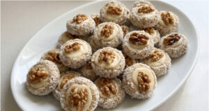 Brides with Walnut Cream: Delicate Sandwich Cookies That Melt After Two Days Brides with walnut cream: delicate sandwich cookies that melt after two days