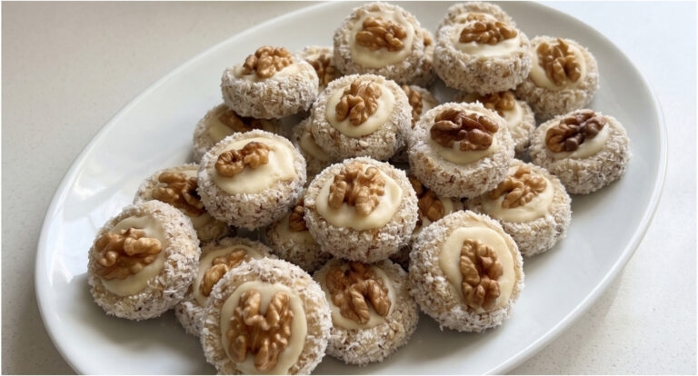 Brides with Walnut Cream: Delicate Sandwich Cookies That Melt After Two Days