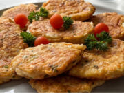 Cheese Toasts with Ham and Garlic: Quick and Crispy Pan Snack Cheese toasts with ham and garlic: quick crispy pan snack